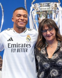 葡媒：姆巴佩30%年薪被皇马直接付给他的母亲，每年不低于450万欧