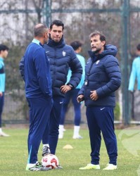 开运体育手机APP下载-三镇主帅打造三叉戟！两大神锋共480万欧，小将破门 2-2平海港B队